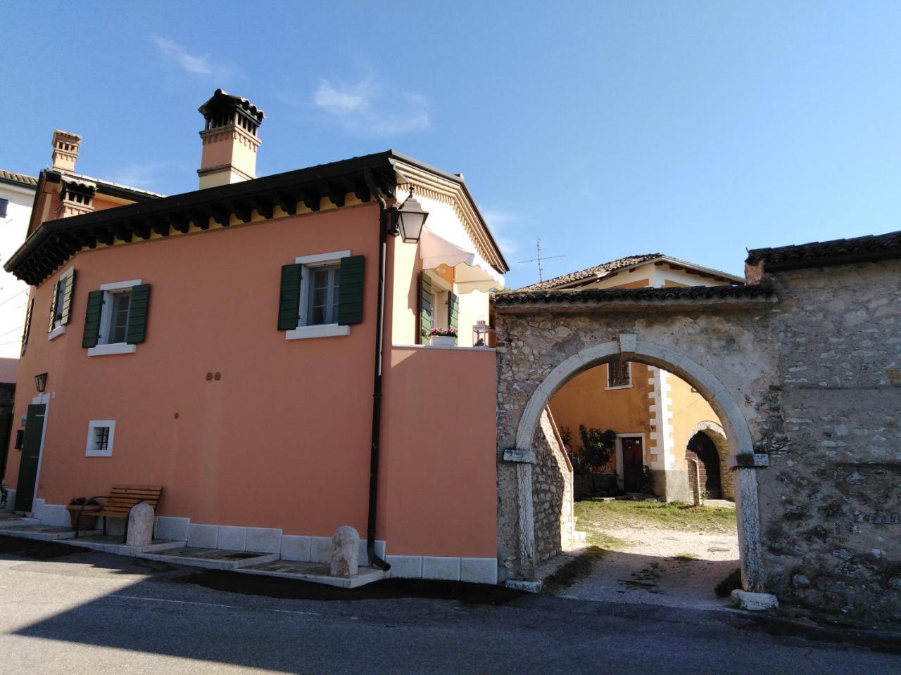 Casa Del Capitello Leilighet Caprino Veronese Eksteriør bilde